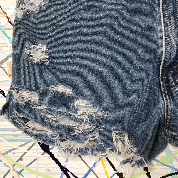 Vintage Levi's high rise destroyed shorts - Picture 3 of 13